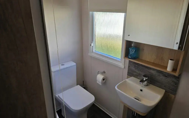 3 Bed-sleeps 8-free Parking-5 Min to Beach