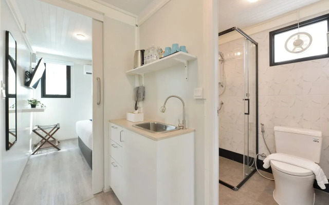 Gate43 Airport Hotel