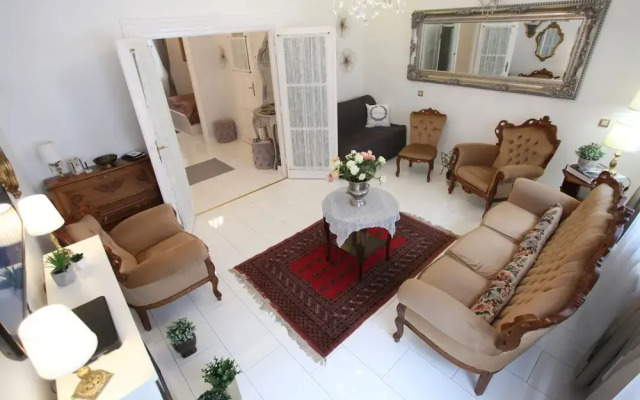 Dfive Apartments - Neo Baroque