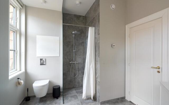 4br, Balcony, Extreme Location and Designer Apt