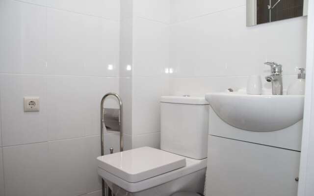 Liiiving in Porto Bright Balcony Apartment