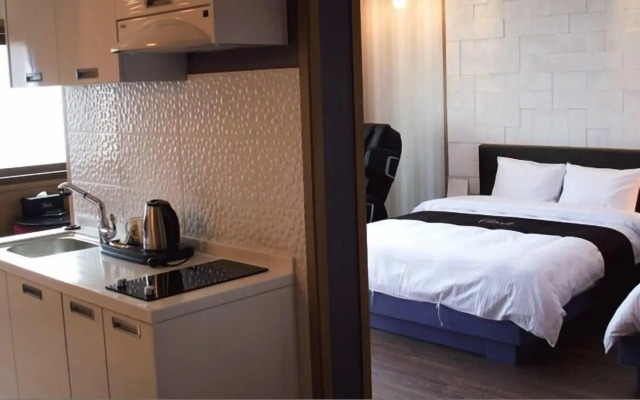 The 7 Business Hotel