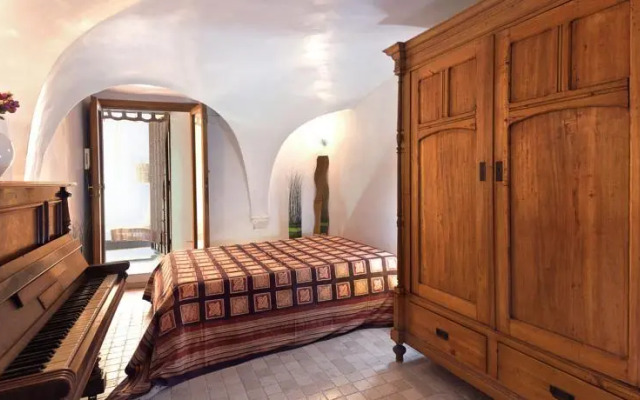 Navona Enchanted House