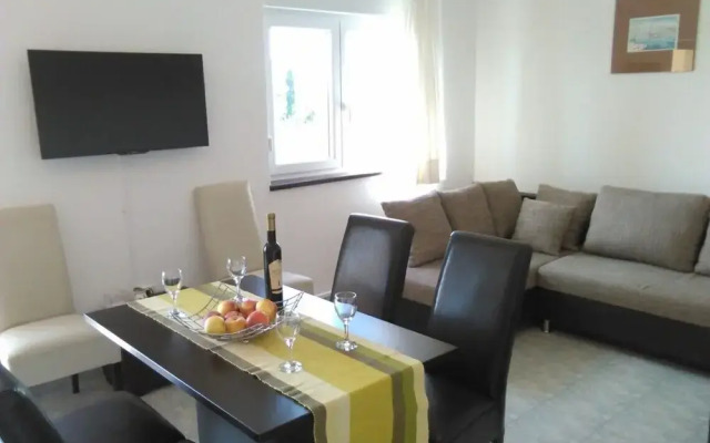 Two-bedroom Adria apartment with sea view