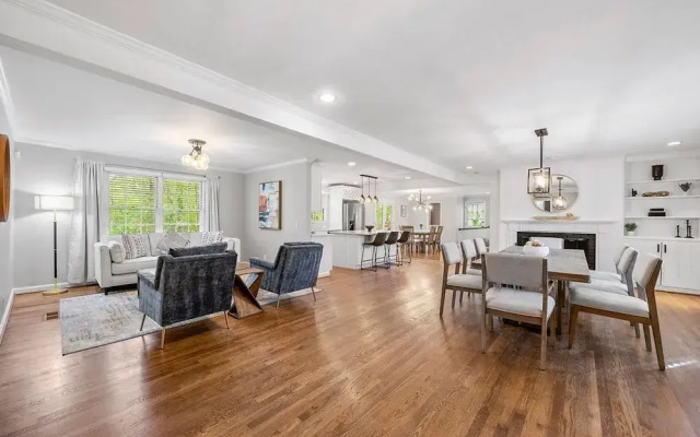 Beautiful and Quiet Newly Renovated 4 Bedroom Retreat - фото 5