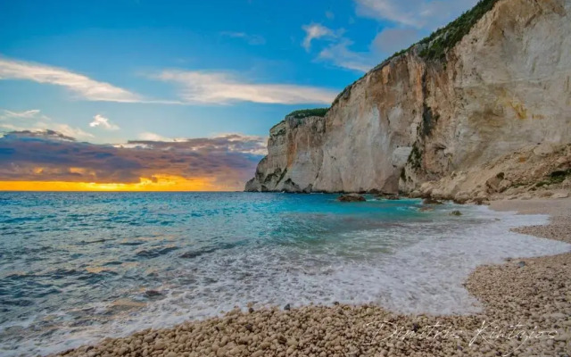 Paxos Fairytales Lovenest 1