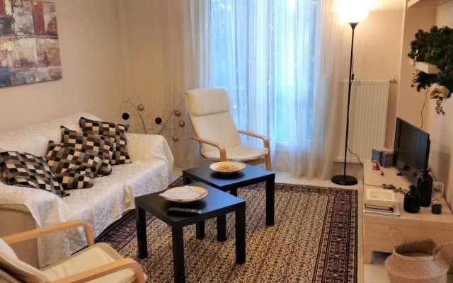 Trendy Urban Home in Athens - 5' to Metro Station