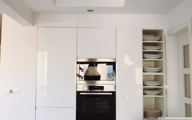 The White Apartment: Luxury, Beach and Design