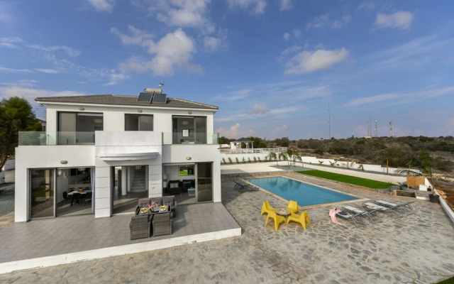 Grego Hilltop Views
