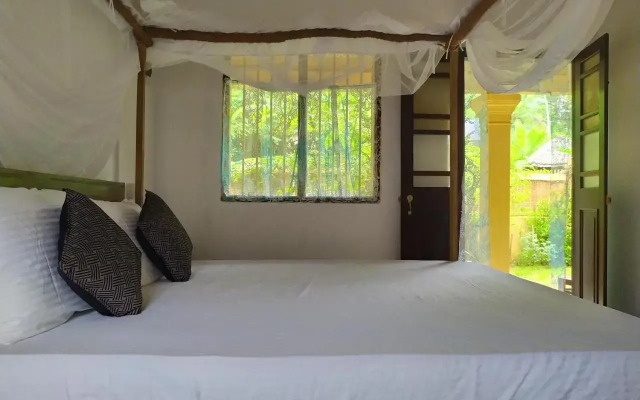 Cinnamon House