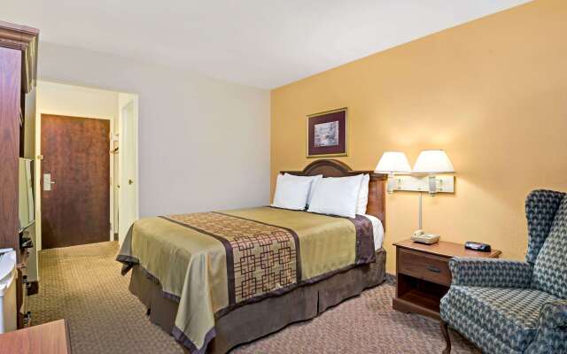 Days Inn & Suites by Wyndham Siler City