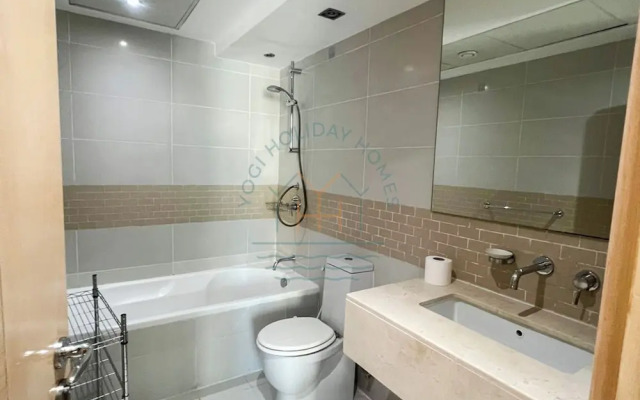 Blakely 2BR Lakeview Retreat With Open Balcony