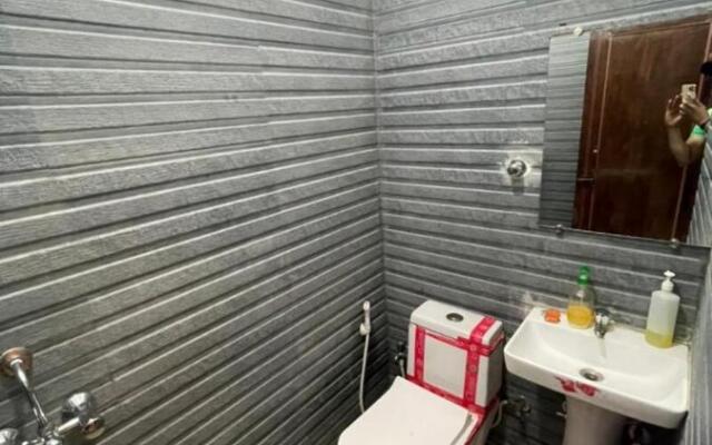 SPOT ON 80928 Ak Residency