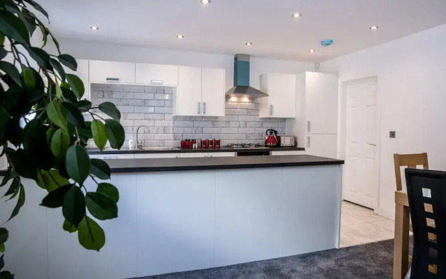 Fantastic Bradford Townhouse 6 bedrooms