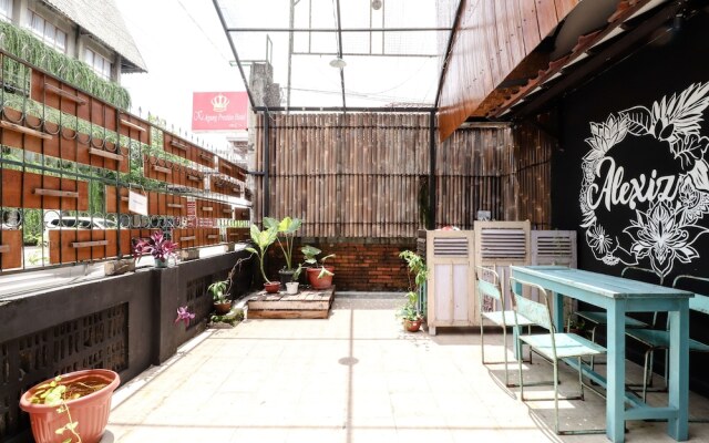 Alexiz Hostel