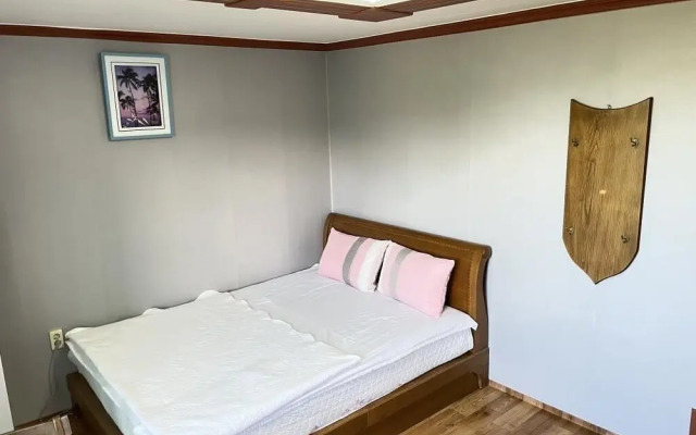 Sokcho Haeoleumhouse