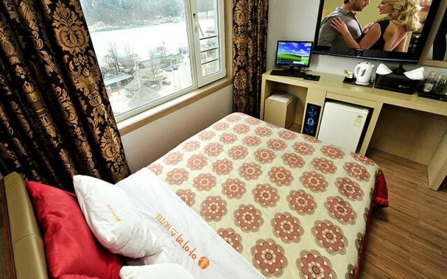 Iris Hotel