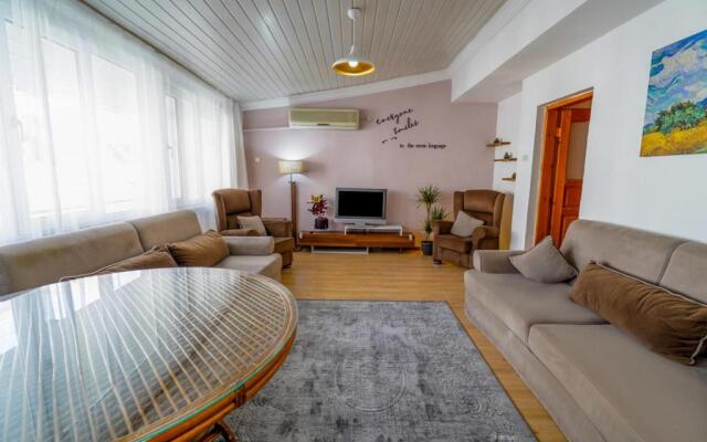 Serene Flat Close to Beach in Muratpasa