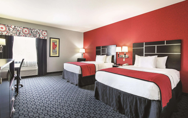La Quinta Inn & Suites by Wyndham Dallas - Hutchins