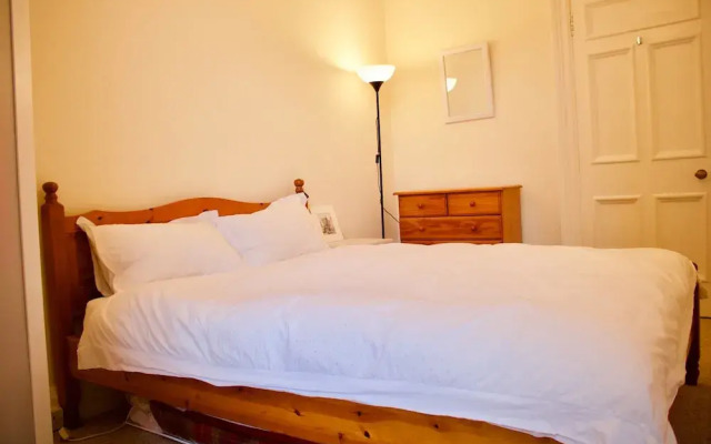 2 Bedroom Bruntsfield Apartment