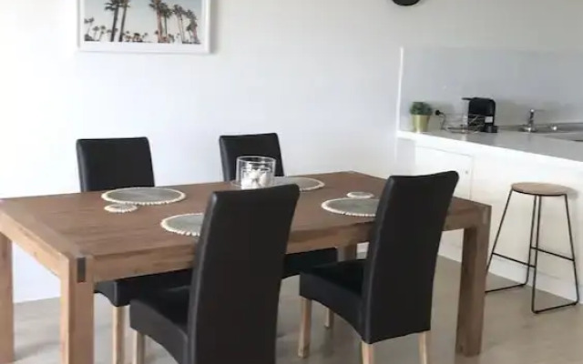 Sunshine Beach Luxe Apartment