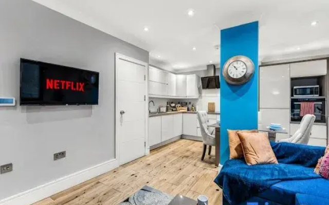 Spacious 2 Bedroom Riverside Home | Welsh Back