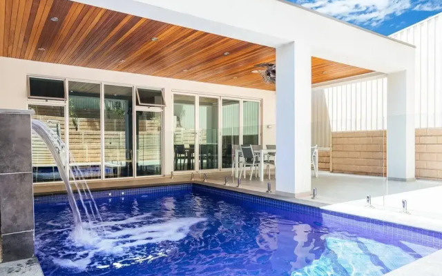 The Grand Oasis - Pool - Wifi - Mins From Beach