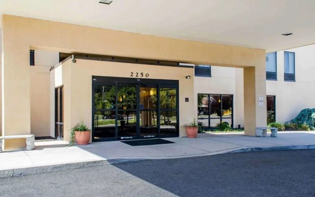 Comfort Inn & Suites York North