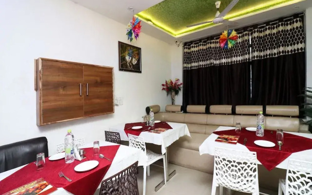 OYO 24958 Hotel Dayal