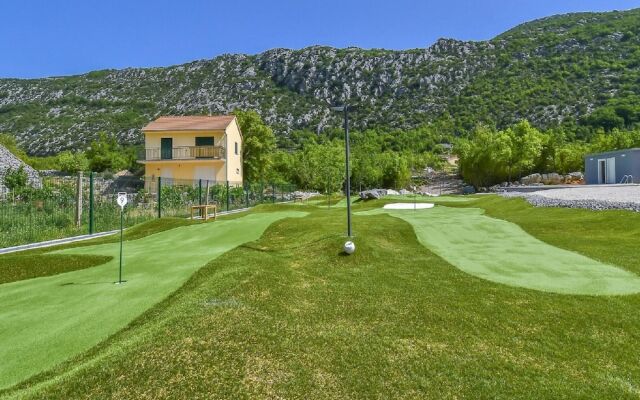 Villa in Zupa With Infinity Pool & Biokovo Views