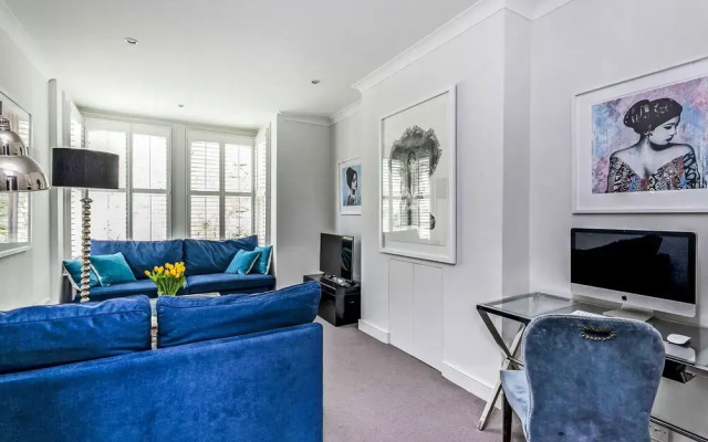 Elegant Shepherds Bush Home by Kensington Olympia