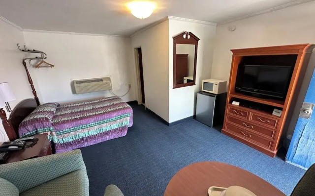 Four Oaks Lodging & RV Resort