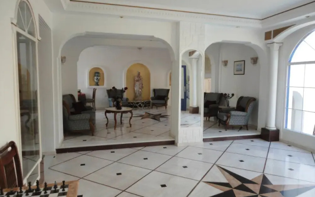 Black Sandy Beach Hotel