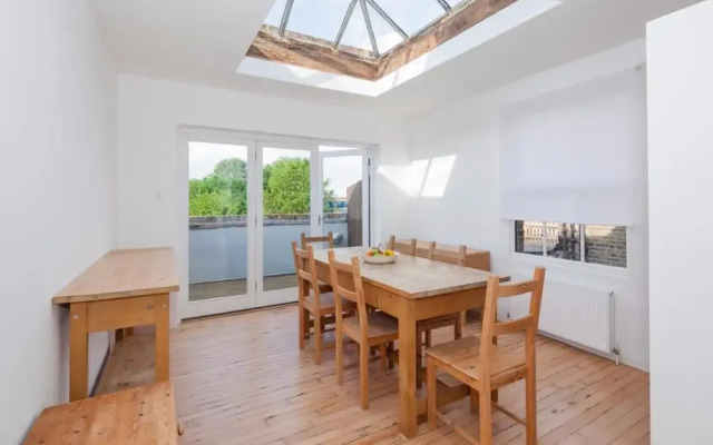 Stunning 2Bed Home with 2 Balconies in Camberwell