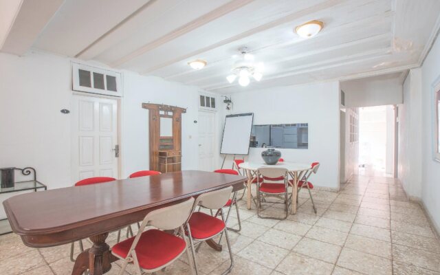 Super OYO 332 Residence G17 Kemang