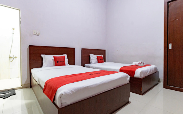 RedDoorz Syariah near UISU Medan