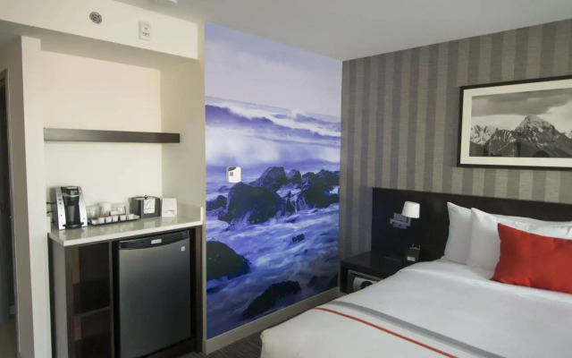 The Grand Winnipeg Airport Hotel by Lakeview