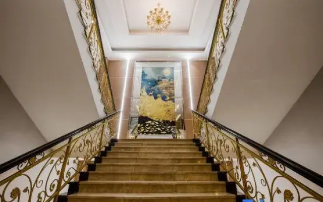 Shiji Bainian Hotel(Zhengjiayuanzi subway station store))