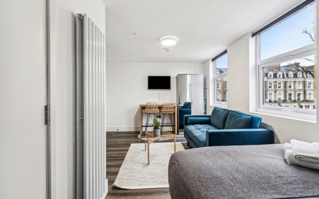 STH Sutherland Avenue Apartment