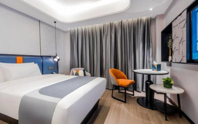 Yitel Collection (Shanghai Hongqiao Gubei Road, Yili Road Metro Station)