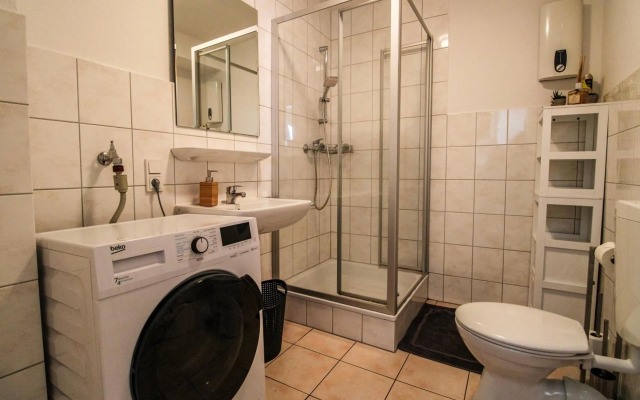 Moderne FeWo SKY Netflix Terrasse Burgblick Boxspringbett Waschtrockner