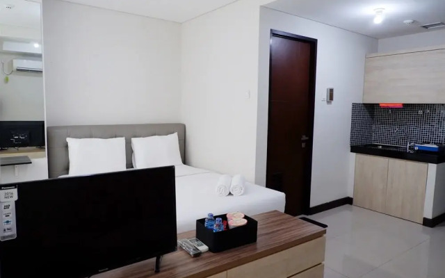 Close to Pool Studio Apartment Sky Terrace at Daan Mogot Baru