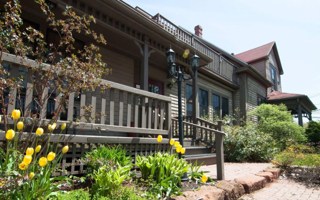 Shipwright Inn