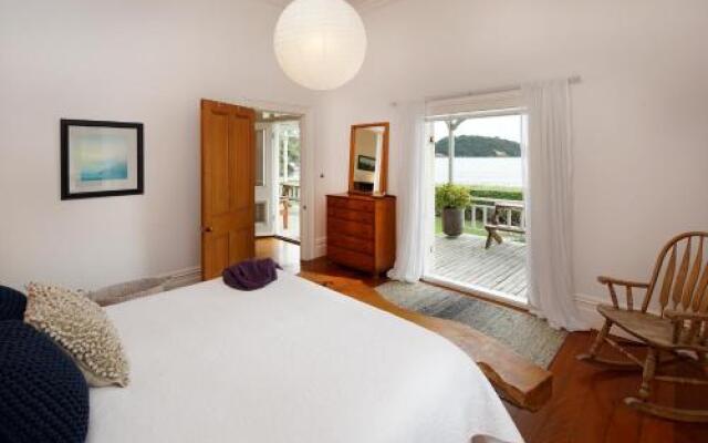 Oakura Bay Villa