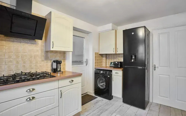 Host Stay Snowdrop Crescent I