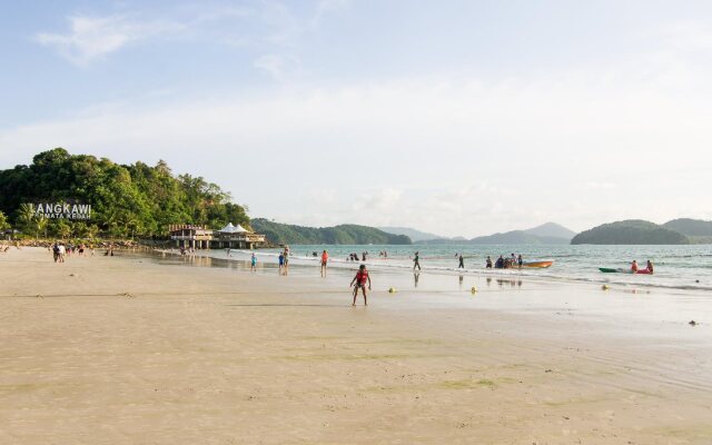 Cenang Plaza Beach Hotel