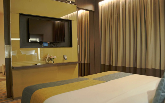 Novotel Kolkata Hotel & Residences Hotel