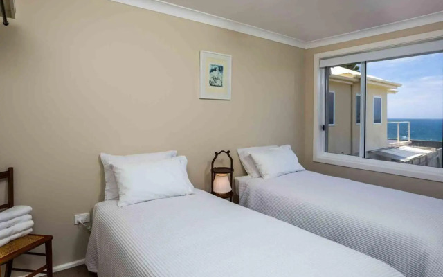 PENINSULA 180 Gerroa 4pm check out Sundays