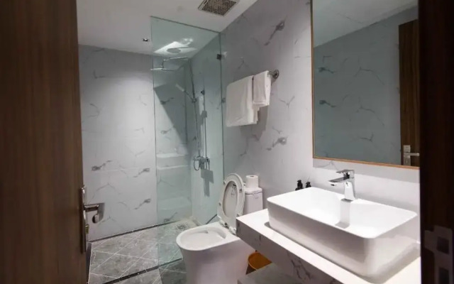 Luxe Paradise Suites Hotel Hoang Cau