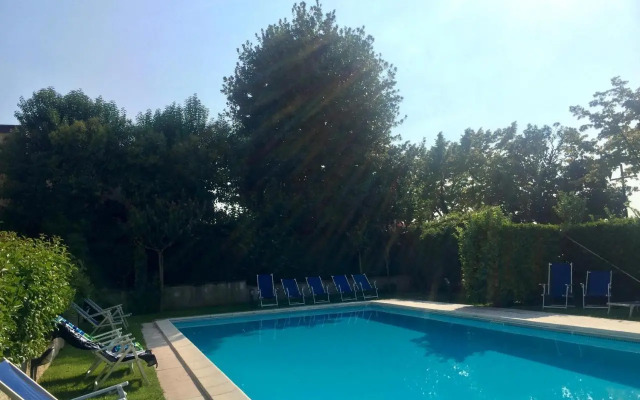 Front Lake Studio with Loft Bed and Pool